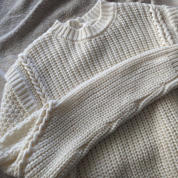Chunky Knit Sweater w Braided Detail - Picture 2 of 2